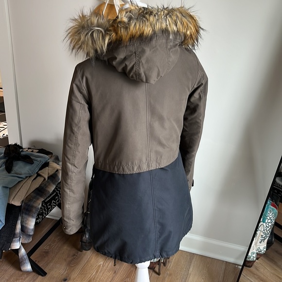 DKNY coat - Picture 5 of 9